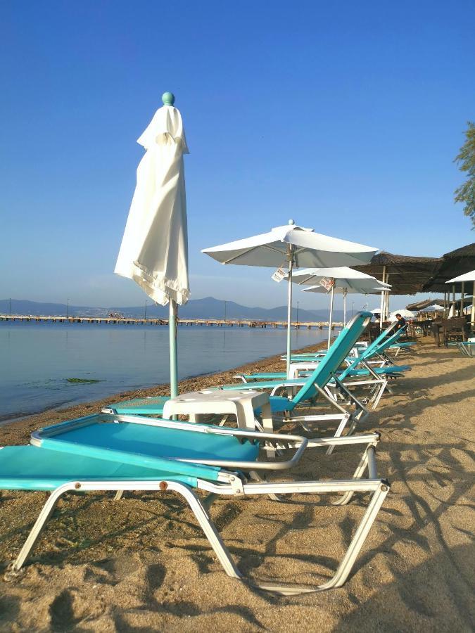 Pure Bliss Luxury Beachfront Apartment With Panoramic Sea Views, Electric Bbq, Gym Equipment And More Agía Triáda Esterno foto