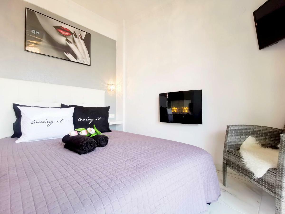 Pure Bliss Luxury Beachfront Apartment With Panoramic Sea Views, Electric Bbq, Gym Equipment And More Agía Triáda Esterno foto