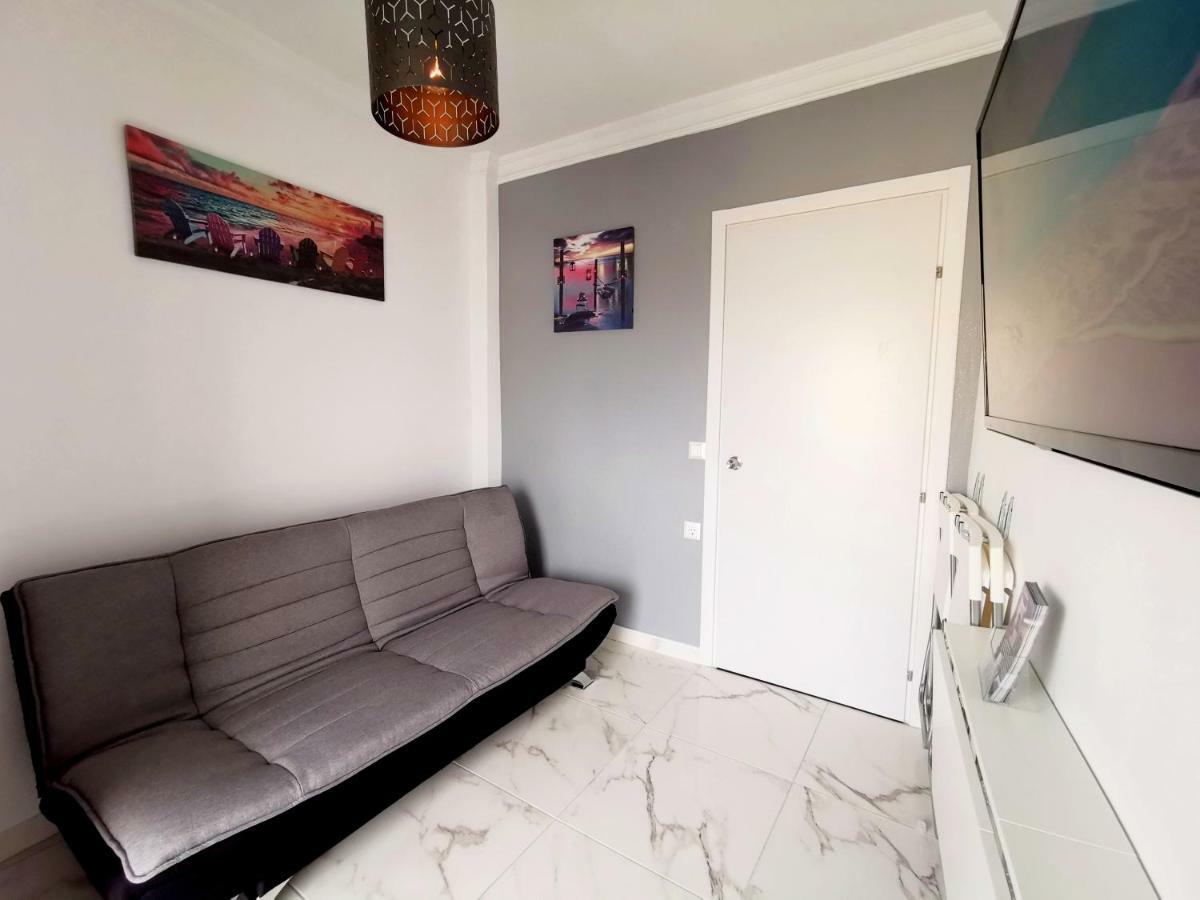 Pure Bliss Luxury Beachfront Apartment With Panoramic Sea Views, Electric Bbq, Gym Equipment And More Agía Triáda Esterno foto