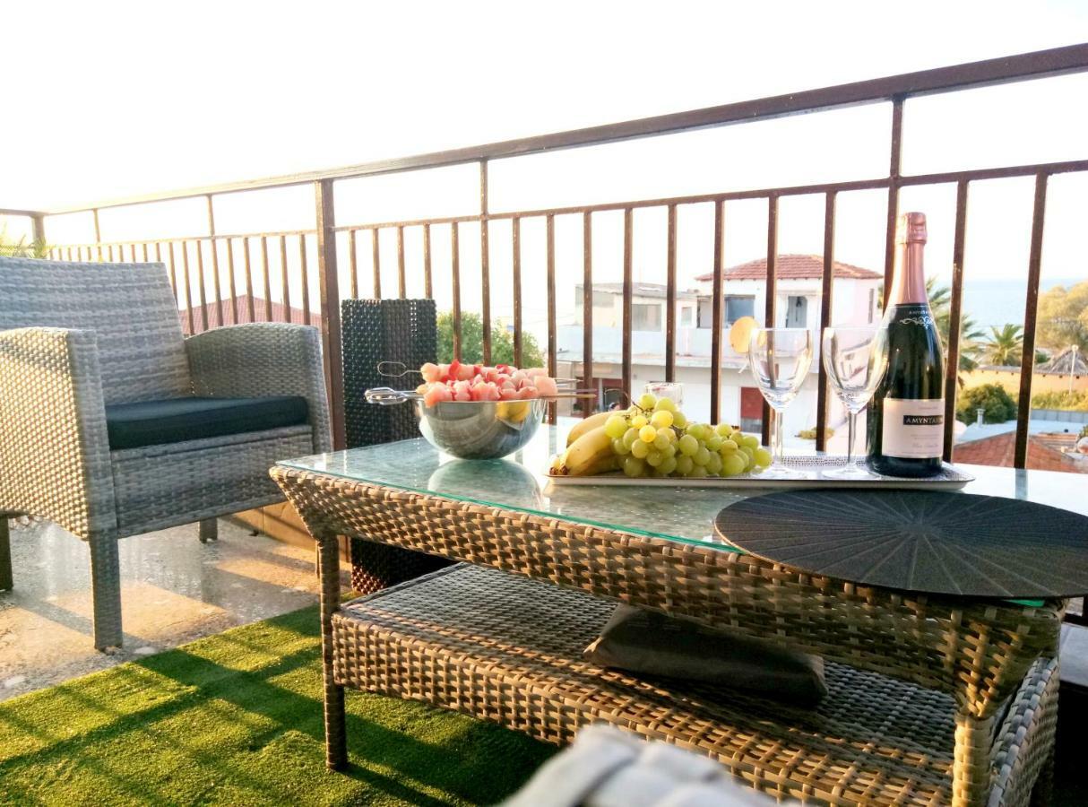 Pure Bliss Luxury Beachfront Apartment With Panoramic Sea Views, Electric Bbq, Gym Equipment And More Agía Triáda Esterno foto