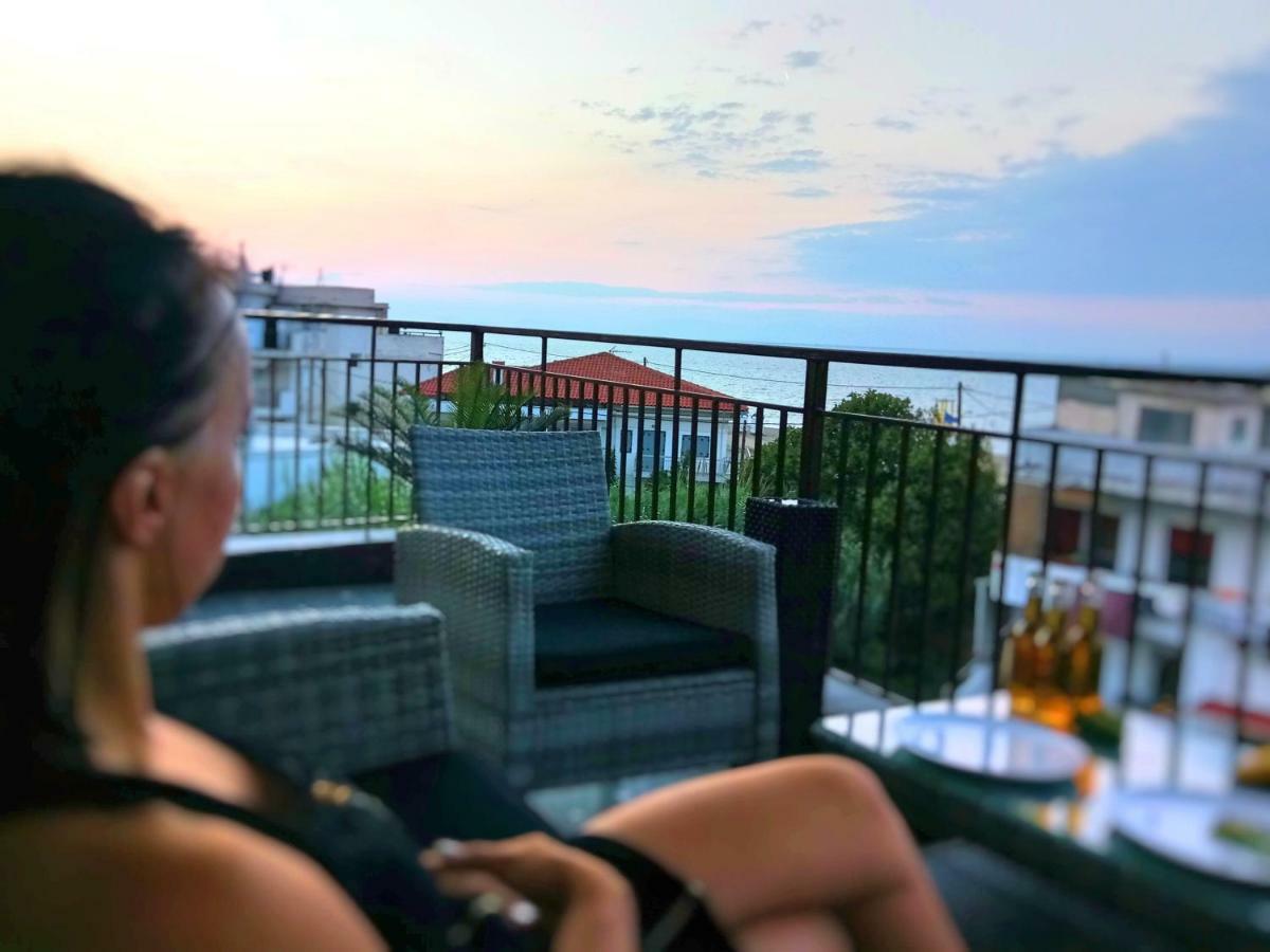 Pure Bliss Luxury Beachfront Apartment With Panoramic Sea Views, Electric Bbq, Gym Equipment And More Agía Triáda Esterno foto